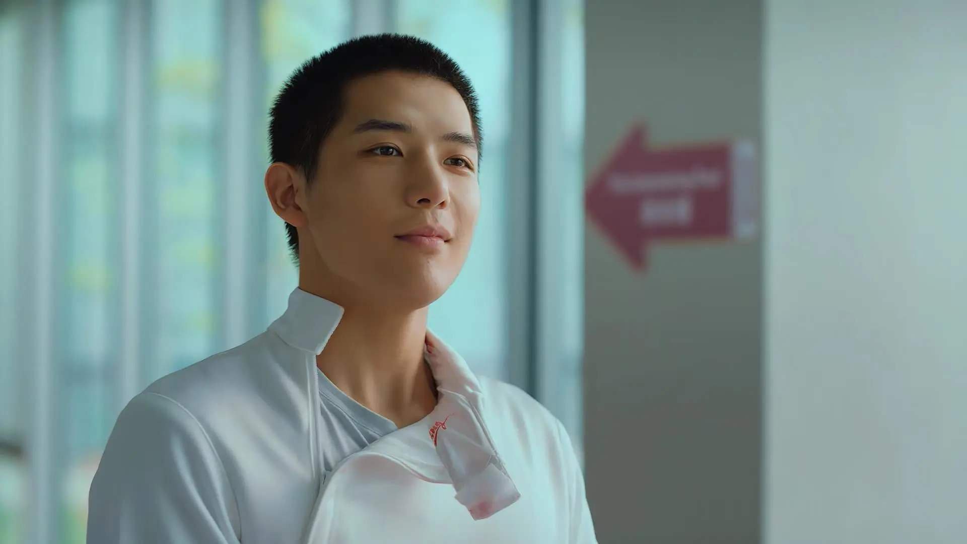 以足球为纽带的国际交流合作不断深化，提倡足球